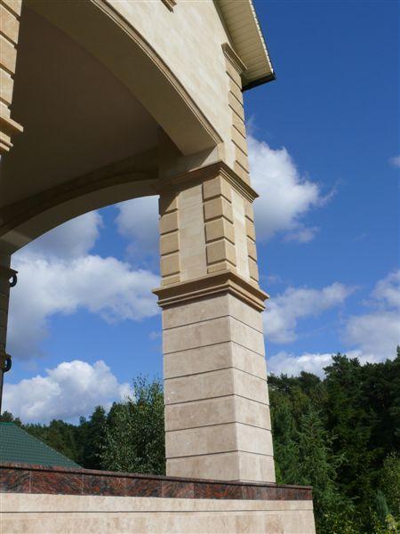 Рустованные колонны