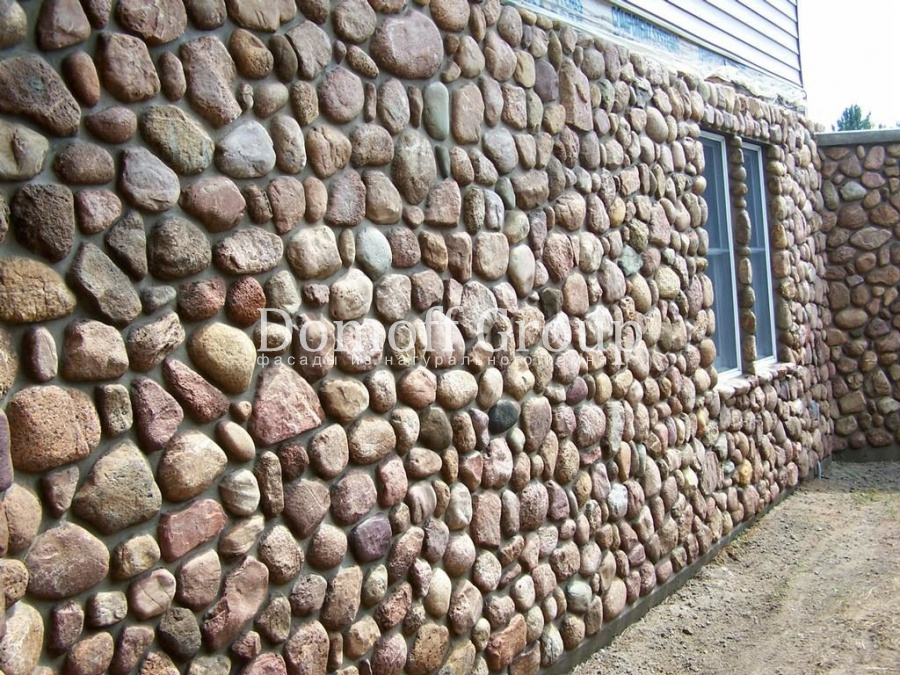 Каменная облицовка цоколя дома