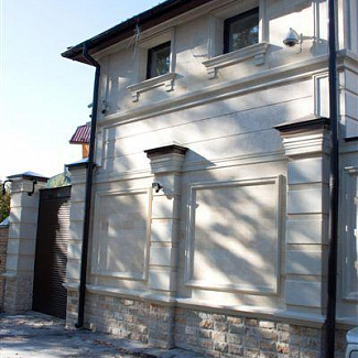 Фасады из камня - Загородный дом в Бузаево - Песчаник, Травертин - стиль Классический, Эклектика