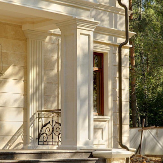 Фасады из камня - Загородный дом в Бутово - Травертин - стиль Классический, Американский