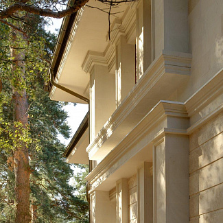 Фасады из камня - Загородный дом в Бутово - Травертин - стиль Классический, Американский