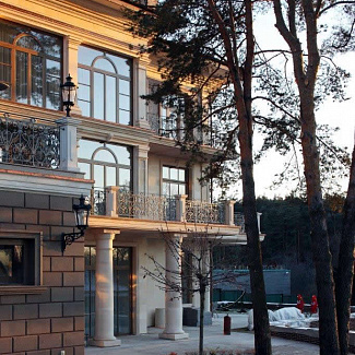 Фасады из камня - Резиденция в Горки II - Облицовочный кирпич - стиль Классический