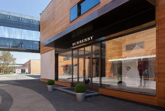 Burberry — фасад из натурального камня, работа Domoff Group