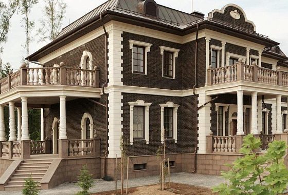 Дом в Троицке — фасад из натурального камня, работа Domoff Group