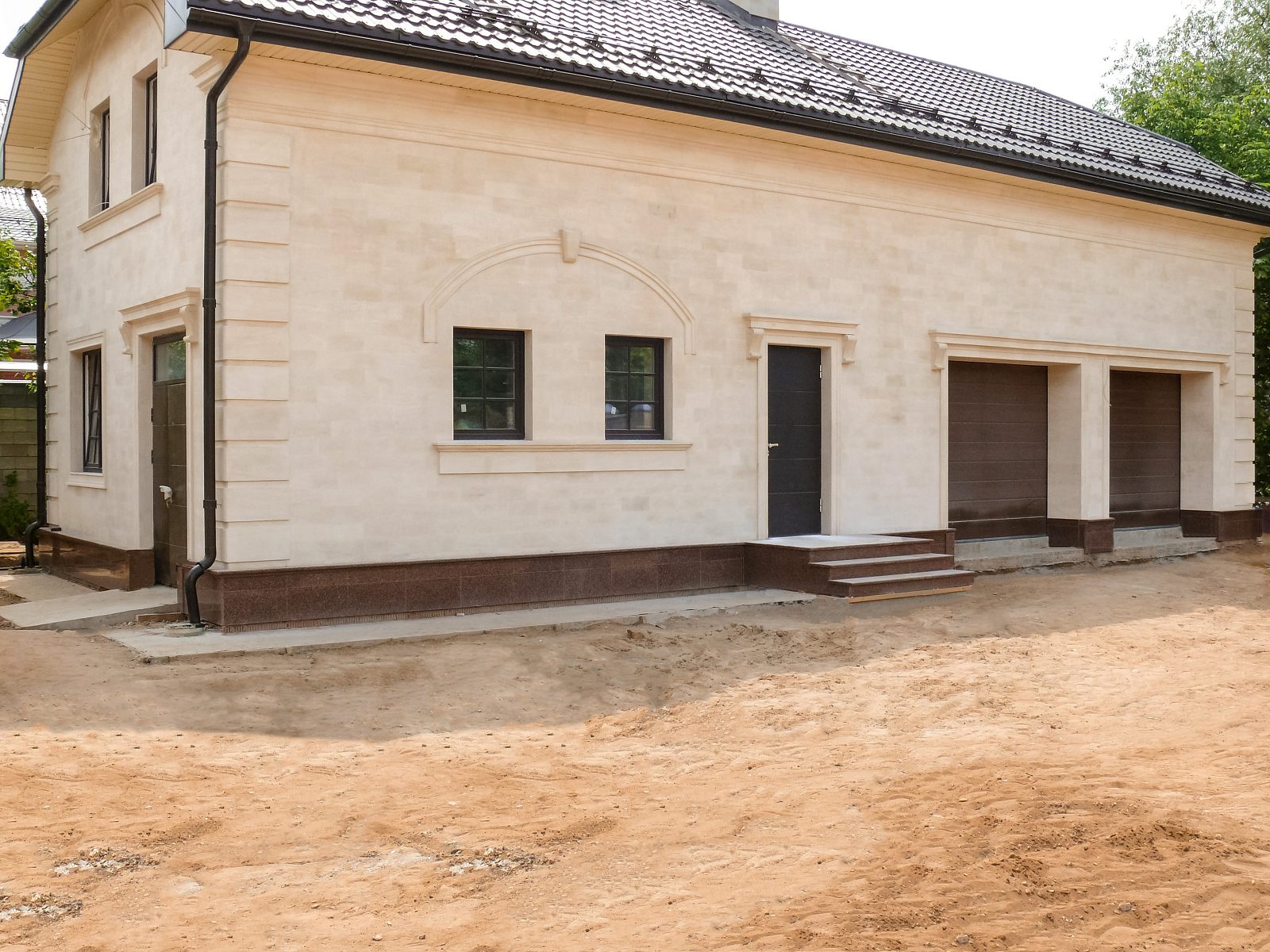 Облицовка гаража камнем в Шульгино — фото 4 крупным планом