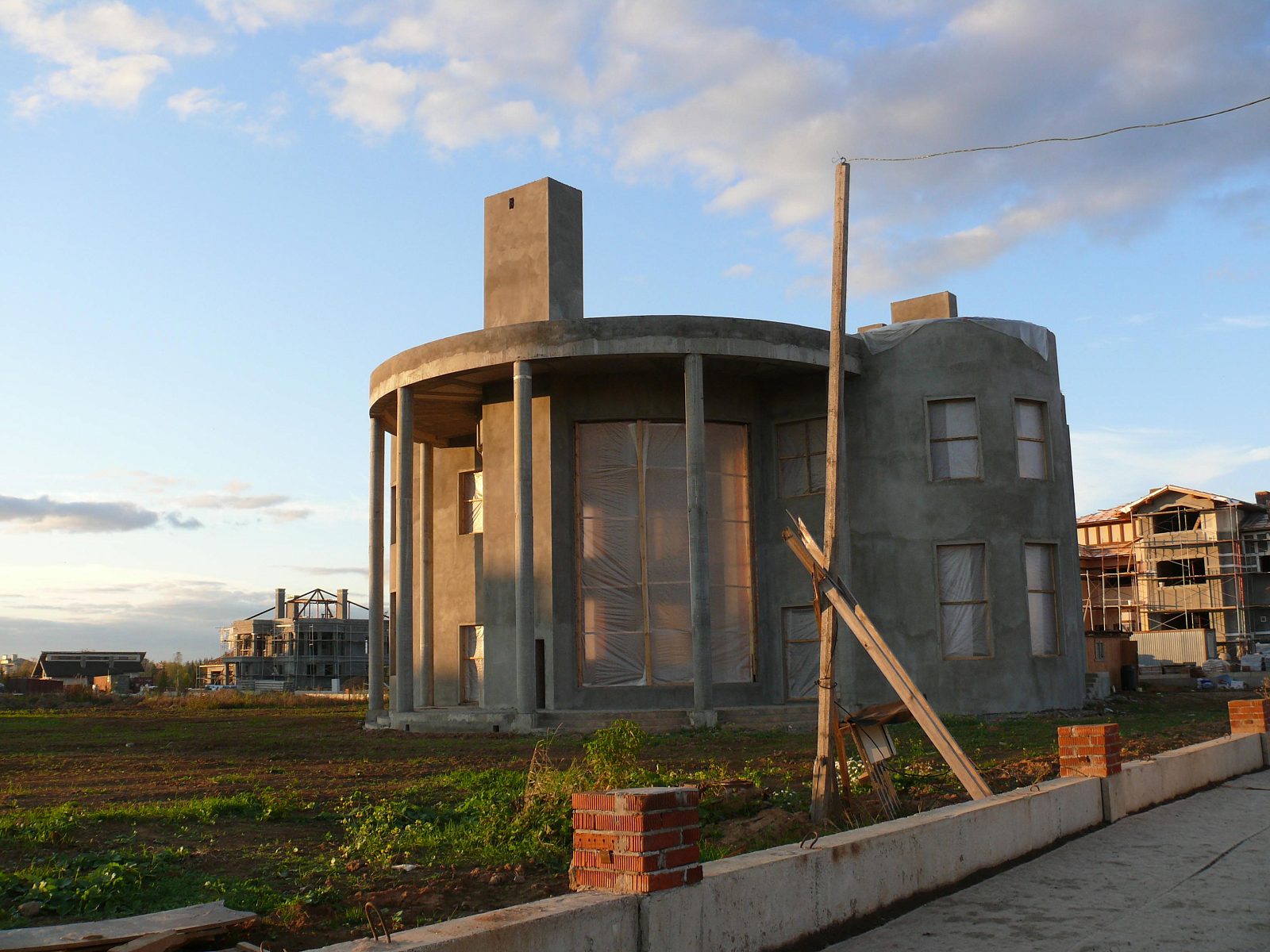 Загородный дом в поселке Миллениум Парк — фасад до облицовки камнем, кадр 2